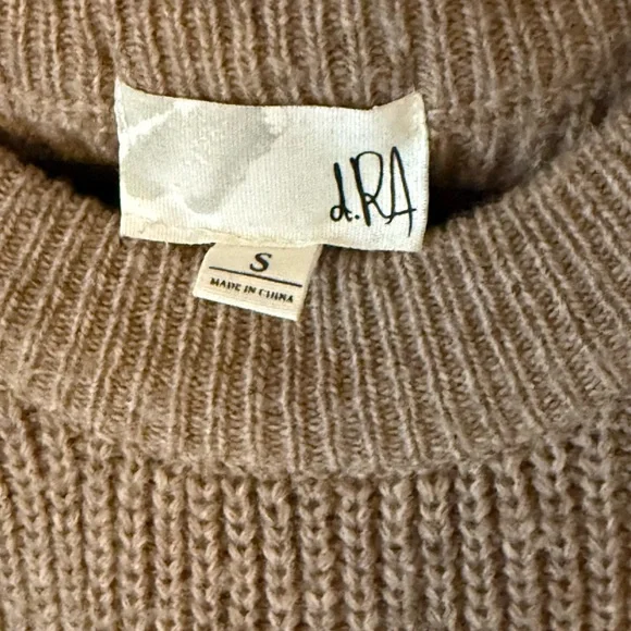 DRA Tan Cropped 3/4 Sweater - Picture 5 of 6